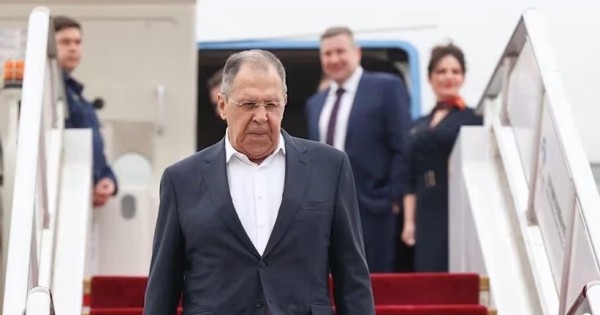 मध्यपूर्व युद्धबारे छलफल गर्न रूसी विदेशमन्त्री चीनमा