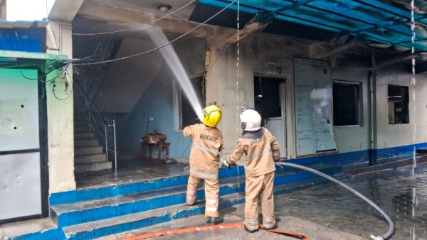 प्रहरी कार्यालयहरुको मर्मतमा जुटे स्थानीयवासी    