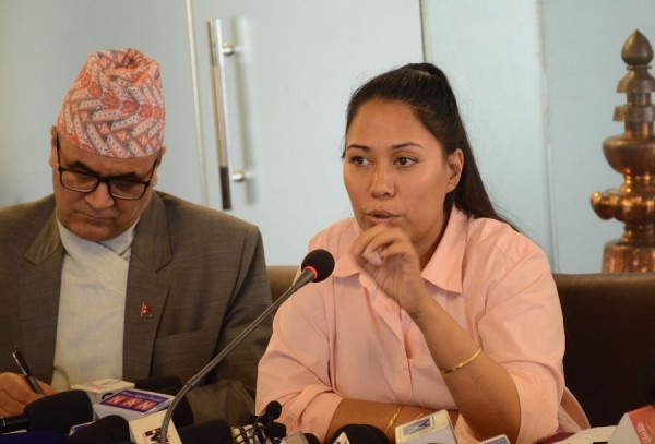 शिक्षामा दलीय राजनीति रोक्ने निर्णयबाट पछि हट्दिनँ: मन्त्री श्रेष्ठ