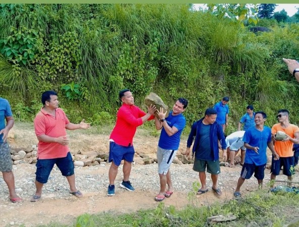 झिसमिसेदेखि साँझ अबेरसम्म काममा भेटिने श्रमिक अधिकृत ‘दर्जी’   