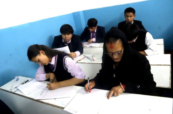 कक्षा १२ को परीक्षामा ७३ वर्षीया परीक्षार्थी         