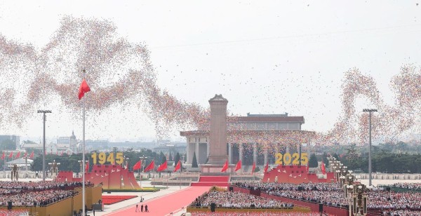 चीनमा विशाल सैन्य परेडको आयोजना