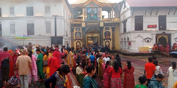 साउने सोमबार पशुपतिनाथसहित देशभरका शिवालयमा भक्तजनको घुइँचो