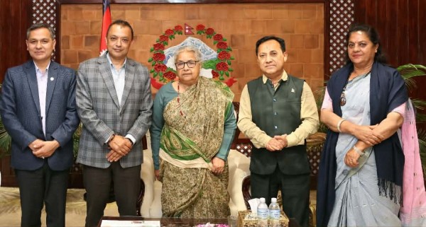 प्रधानमन्त्रीसँग कांग्रेस सभापति थापासहित पदाधिकारीको भेट