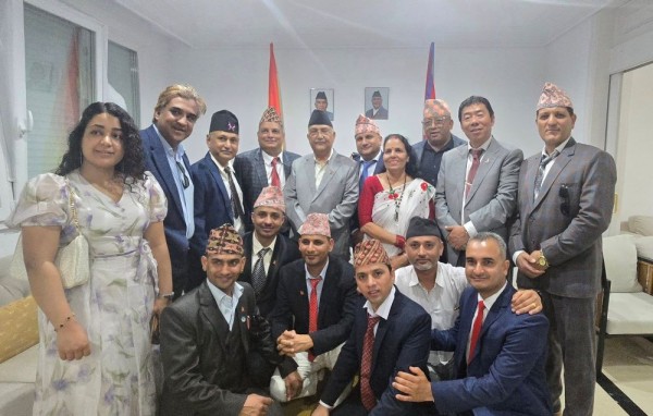 प्रधानमन्त्रीसँग प्रवासी नेपाली मञ्चको अन्तरक्रिया : स्वदेश फर्किएर विकास र समृद्धिमा सघाउन आग्रह        