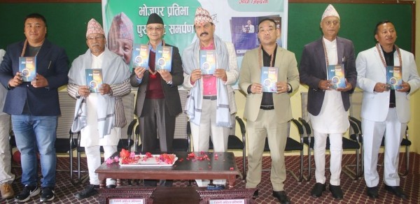 कवि कोइरालाद्वारा लिखित ‘आधा जिन्दगी’ लोकार्पण