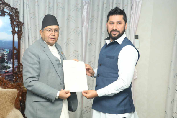 सांसद पद निलम्बन फुकुवा गर्न सभामुख घिमिरेसमक्ष लामिछानेको आग्रह