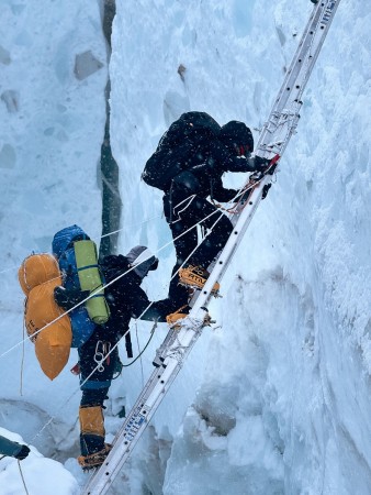 सुरुभयो यसवर्षको सर्वोच्च शिखर आरोहणः ४२१ चुचुरो चुम्ने प्रतिक्षामा   