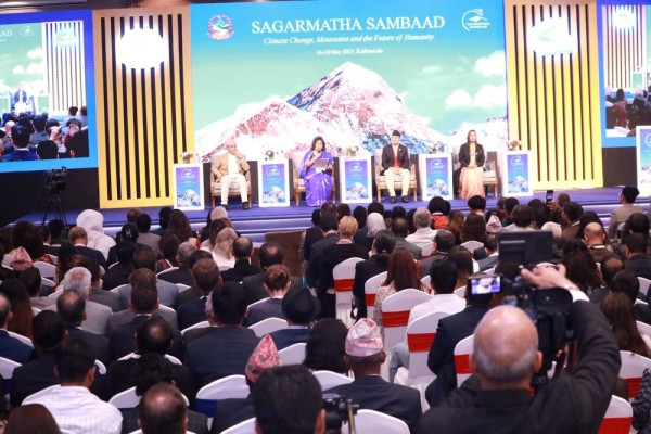 पच्चीस बुँदे आह्वान जारी गर्दै सकियो सगरमाथा संवाद        