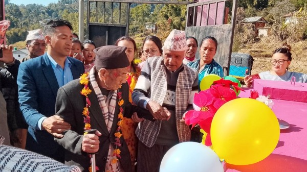 ९८ वर्षीय उजिरद्वारा विद्यालयमा खानेपानीको धारा निर्माण   