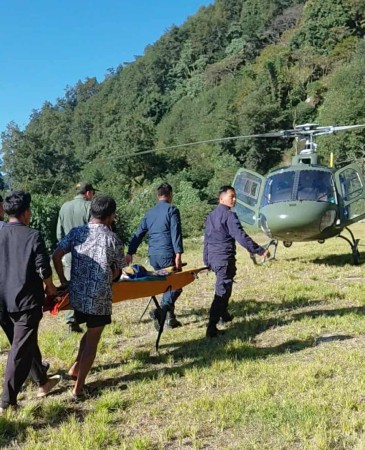 गर्भवतीको समयमै हवाई उद्धार हुँदा ...   