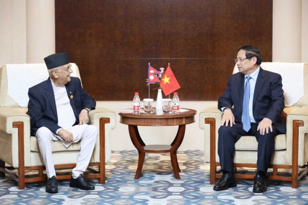 प्रधानमन्त्री ओली र भियतनामका प्रधानमन्त्री चिङबीच भेटवार्ता    