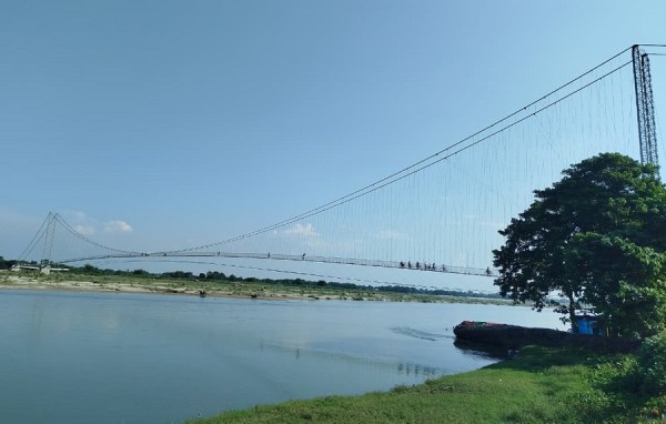 मेची नदीमा निर्मित झोलुङ्गे पुल पर्यटकीय गन्तव्य बन्दै   