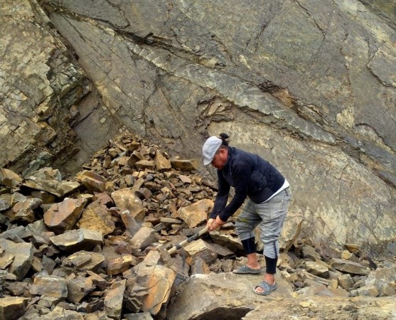 पहिरोले कागबेनी-कोरला सडक अवरुद्ध