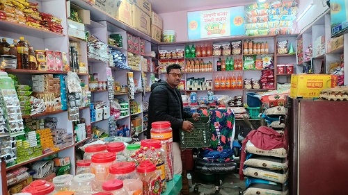 विदेशबाट फर्केर गाउँमै ‘सस्तोबजार’ सञ्चालन