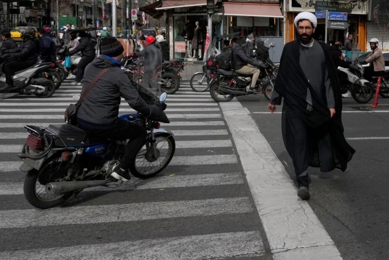 दबाबबीच इरानमा क्रान्ति दिवस        