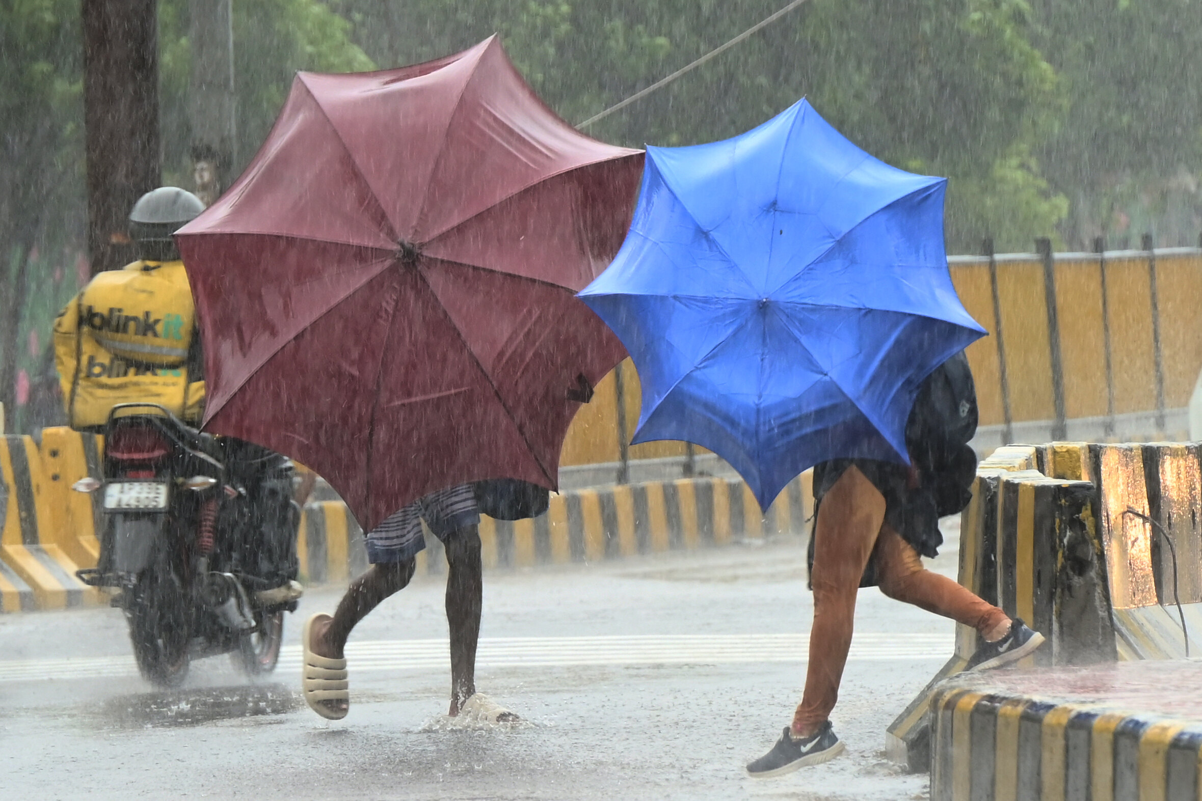 चक्रवात अर्नबको प्रहार, भारतमा ८९ हजार विस्थापित