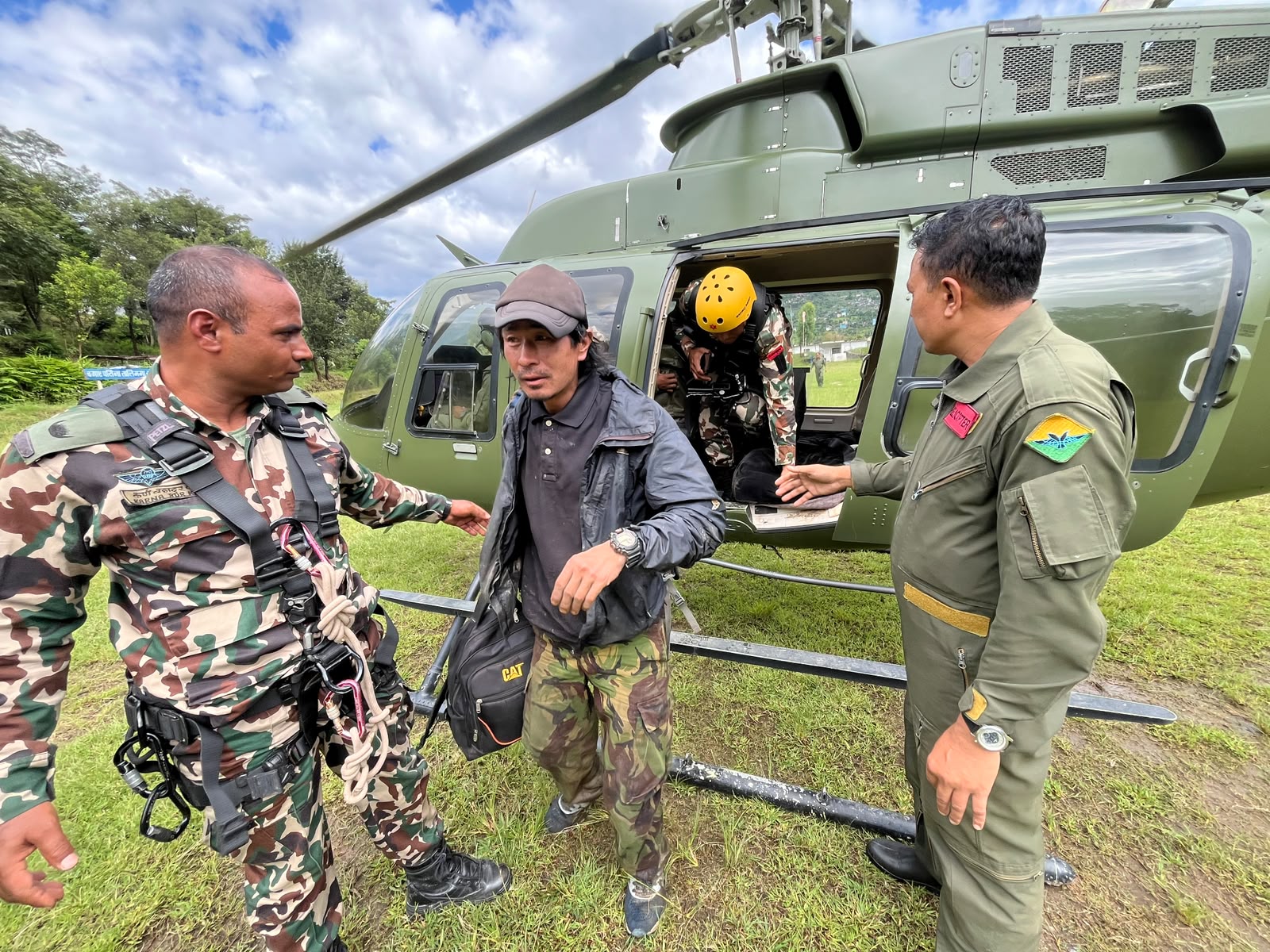 Army-heli-uddar-1790523888.jpeg