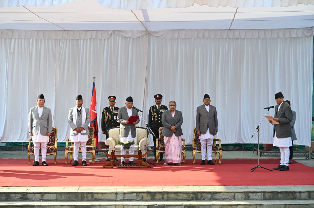 नवनियुक्त मन्त्री शर्माद्वारा पद तथा गोपनीयताको शपथ    