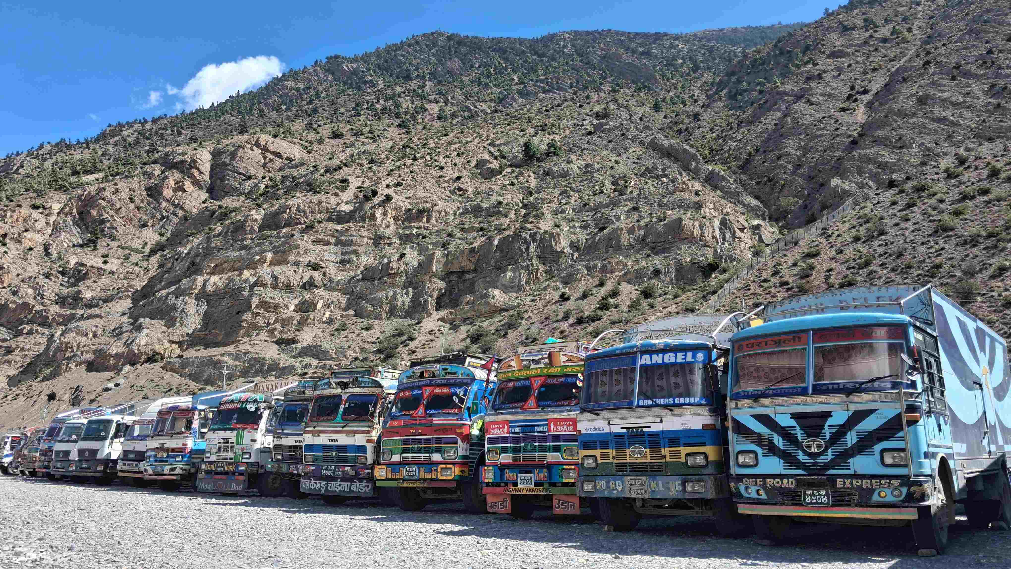 कोरला नाकामा पाँच सय बढी कन्टेनर रोकिए, दसैँको सामान ढुवानी प्रभावित