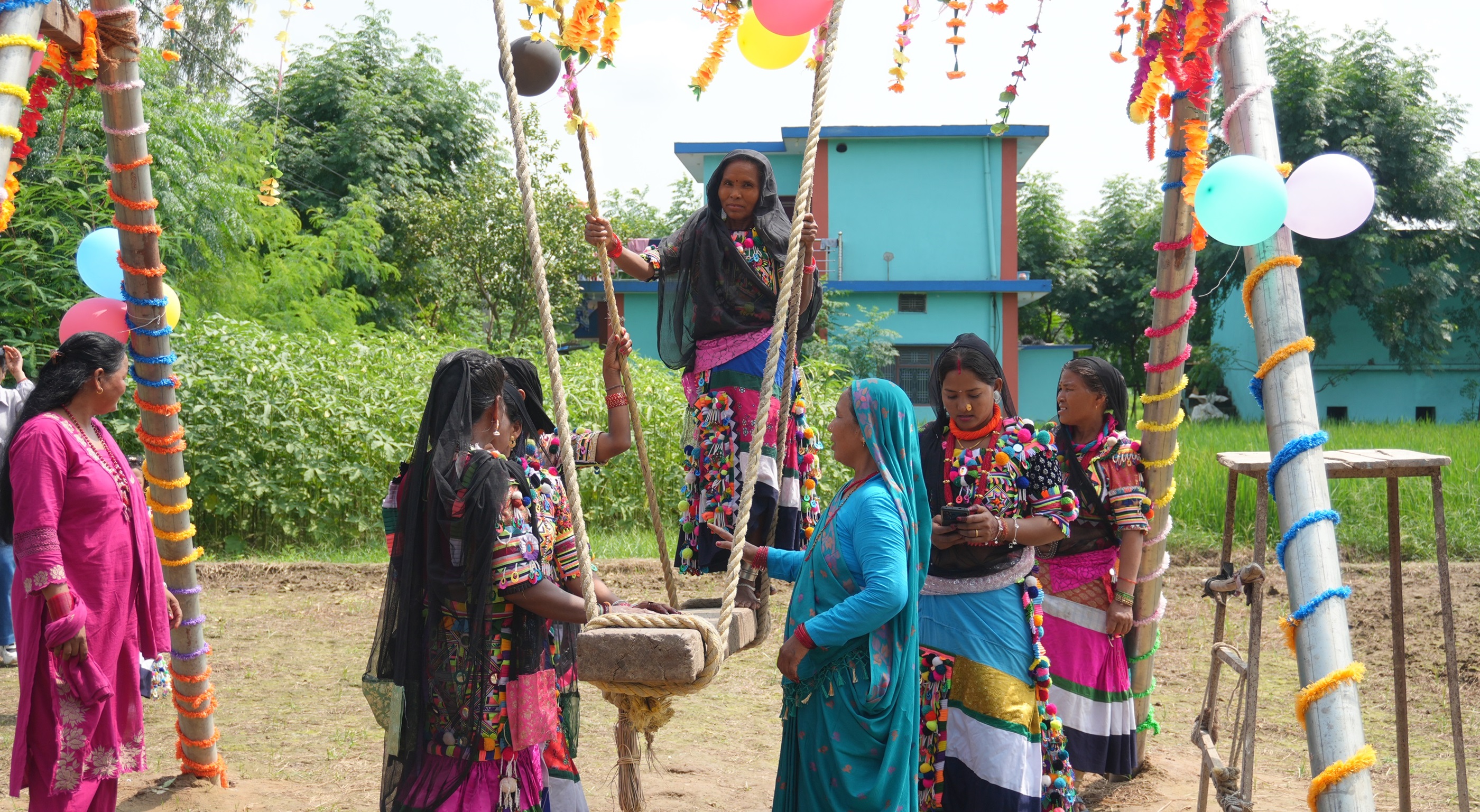 दाजुभाइको दीर्घायुको कामना गर्दै मनाए रानाथारू महिलाले तिज   