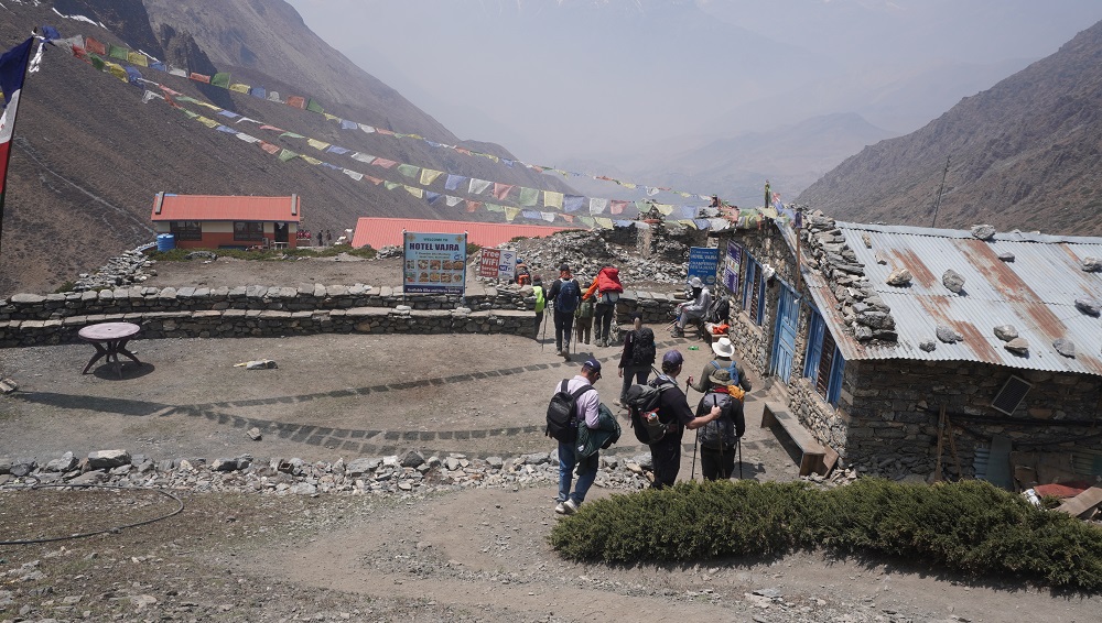 पर्यटकको  पर्खाइमा थोरङ फेदी