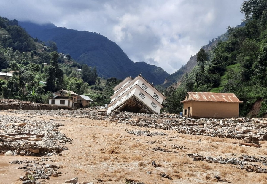 विपद्को एक वर्ष : काभ्रेमा तीन हजारलाई अस्थायी आवास अनुदान   