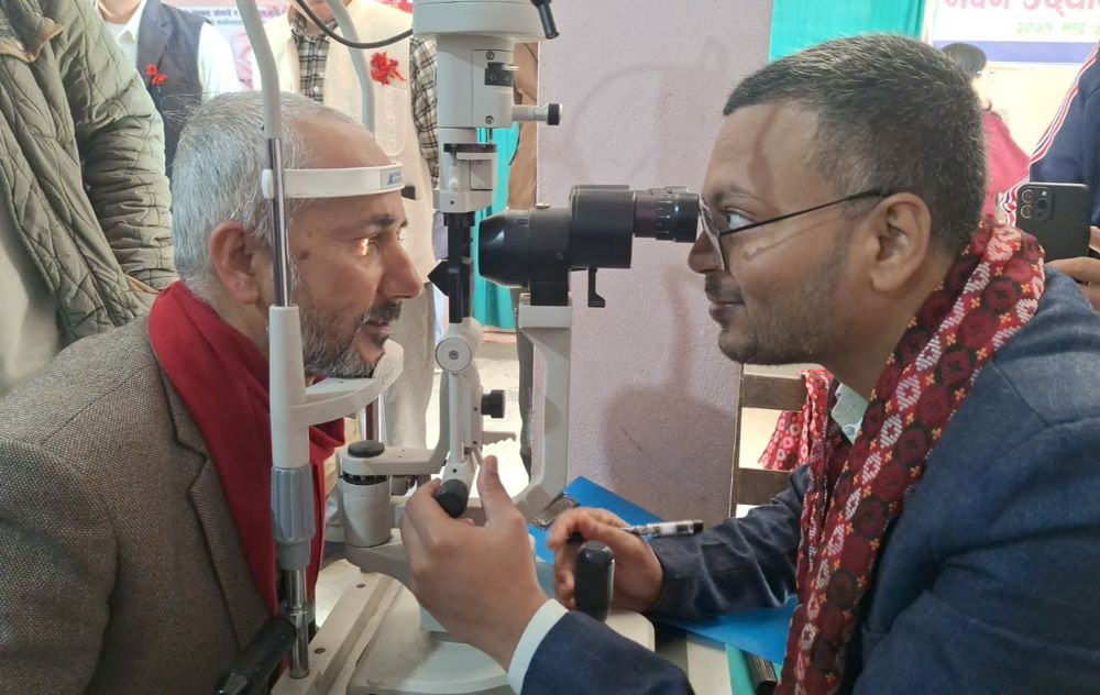गाउँमा निःशुल्क आँखा उपचार सेवा पाएपछि स्थानीयवासीे खुसी    