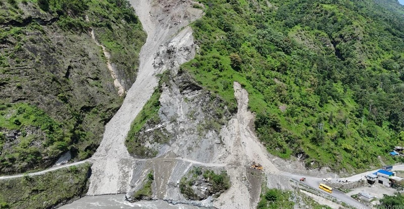 पहिराले पश्चिम म्याग्दीको यातायात प्रभावित   