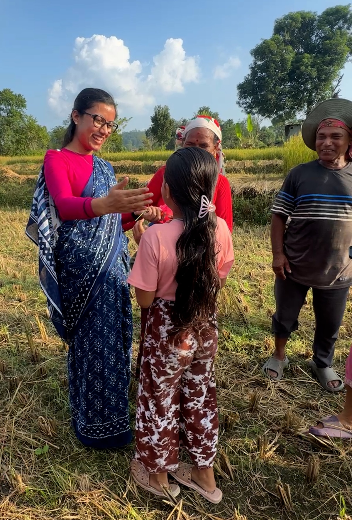 पर्वमा जनतासँग मन्त्री गौतम   