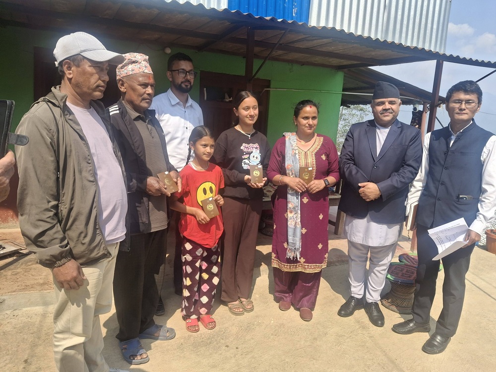 घरमै पुुगेर राहदानी वितरण गर्न थालियो   