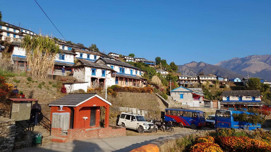 पर्यटकका पर्खाइमा पर्वतका घरबास   