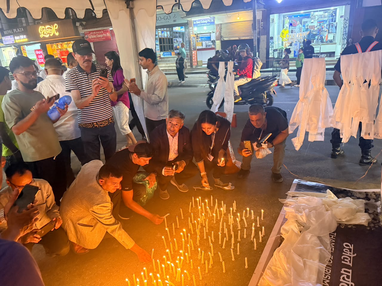 ‘ब्रोड पिक’ मा ज्यान गुमाएका आरोहीको सम्झनामा दीप प्रज्वलन   