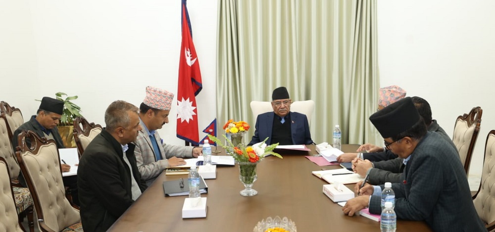 वीर अस्पतालमा आउने बिरामीले गुनासो गर्ने अवस्था आउनुहुन्न : प्रधानमन्त्री