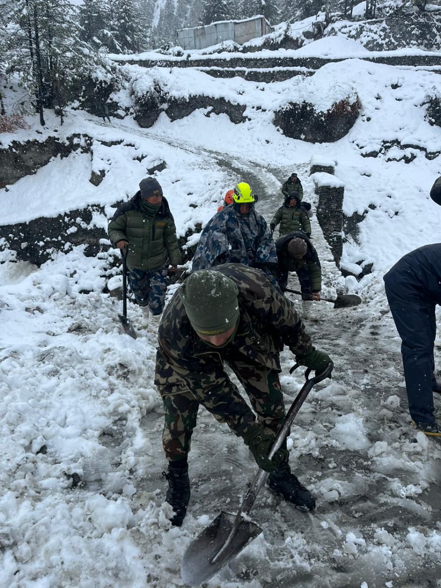 ‘हिडन भ्याली’ मा अलपत्र परेका तीन बेलायती महिलासहित १२ स्वदेशी पर्यटकको उद्धार प्रयास जारी : सेना