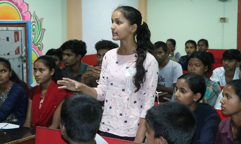 मेयरलाई विद्यार्थीको प्रश्न-हामी कहिलेसम्म अर्को पालिकाको विद्यालयमा पढ्न जाने ?   