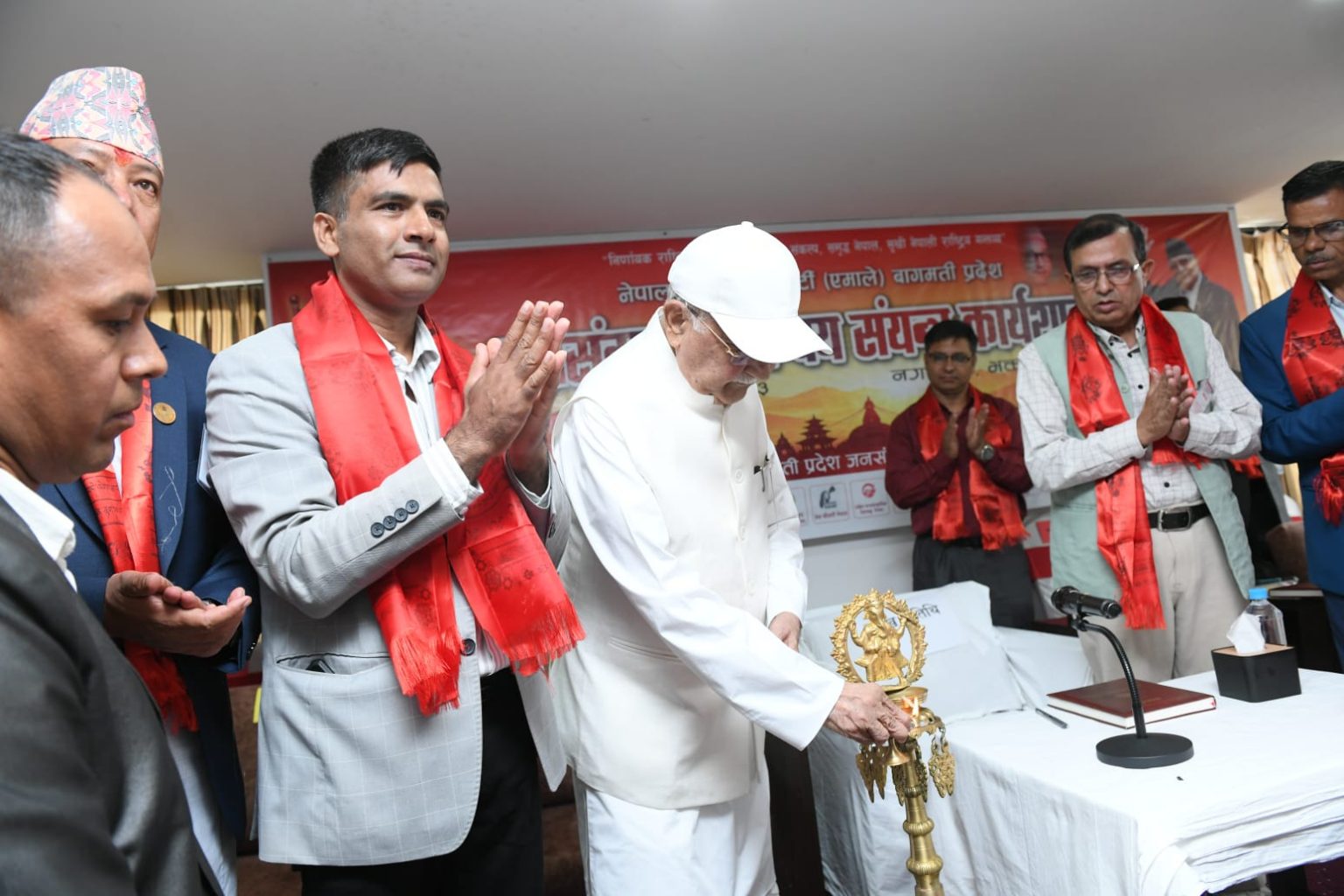 पार्टीलाई बलियो बनाउन जनसङ्गठन एक भएर अगाडि बढ्नुपर्छ : अध्यक्ष ओली