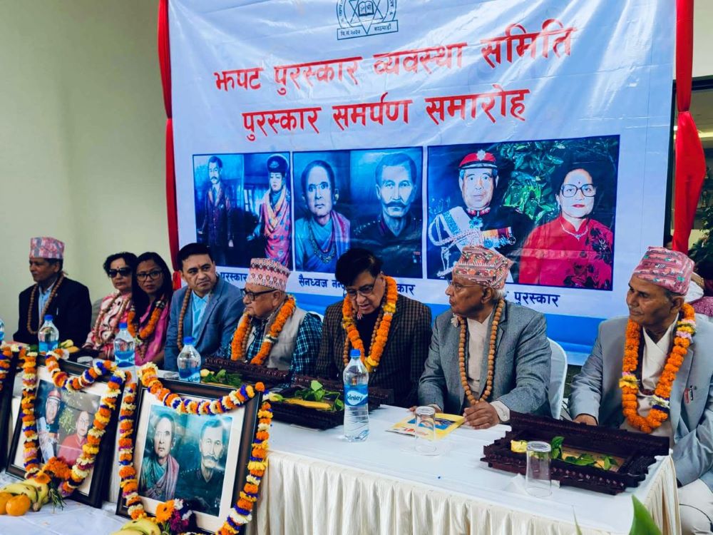 चार जना स्रष्टालाई झपट पुरस्कार प्रदान