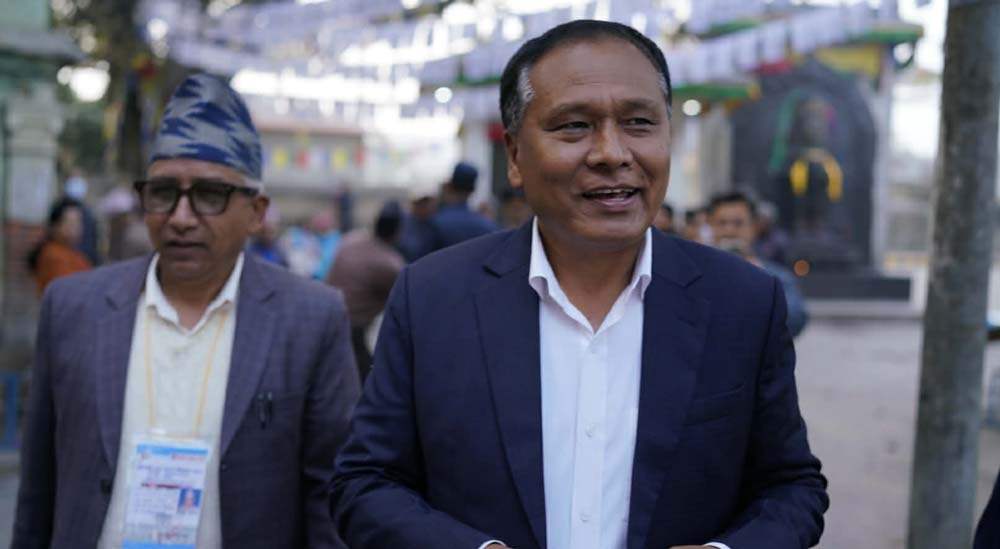 उज्यालो नेपाल पार्टीका अध्यक्ष घिसिङद्वारा मतदान    