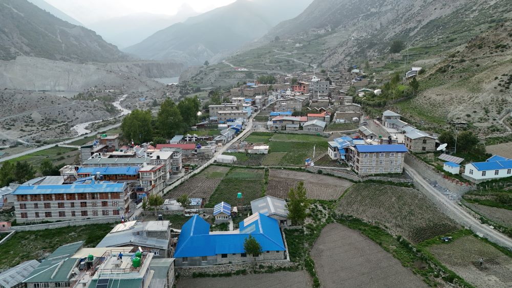 मनाङ यात्रामा मौसम बाधक        