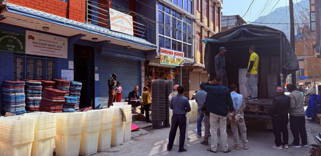 निर्वाचन सामग्री र मतपत्र पचहत्तर जिल्लामा पुर्‍याइयो    