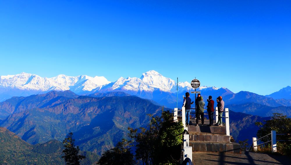 हिमाल हेर्न बेलढुङ्गामा पर्यटक खचाखच   