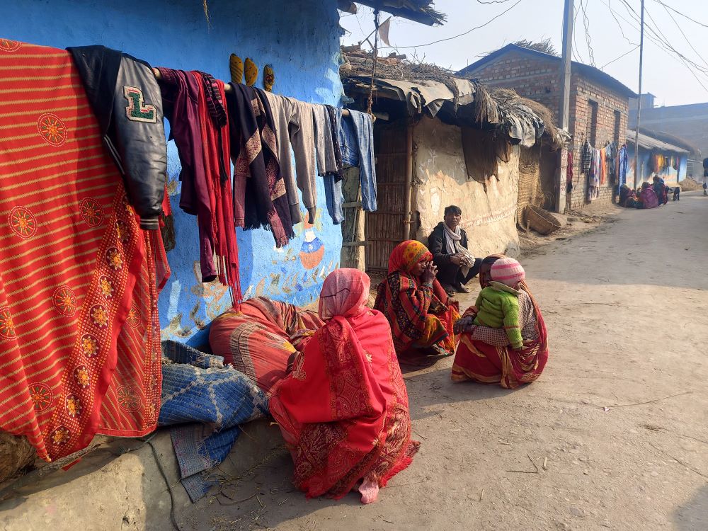 चुनाव आएसँगै मुसहर बस्तीमा पुग्न थाले नेताहरु        