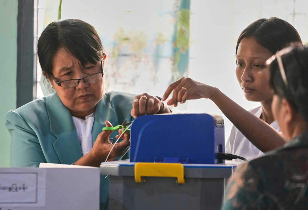 म्यान्मामा सेना समर्थित दलको विजय, विपक्षी बहिष्कृत   