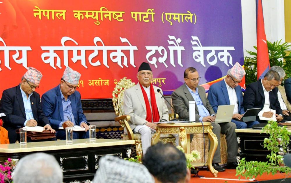 राष्ट्रिय स्वाभिमानका साथ देशको शिर माथि उठाउनुपर्छ : ओली