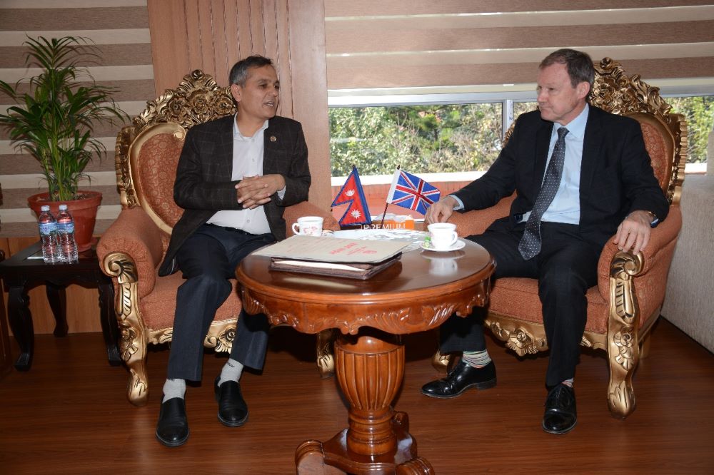 गृहमन्त्री अर्याल र नेपालका लागि बेलायती राजदूतबीच शिष्टाचार भेट    