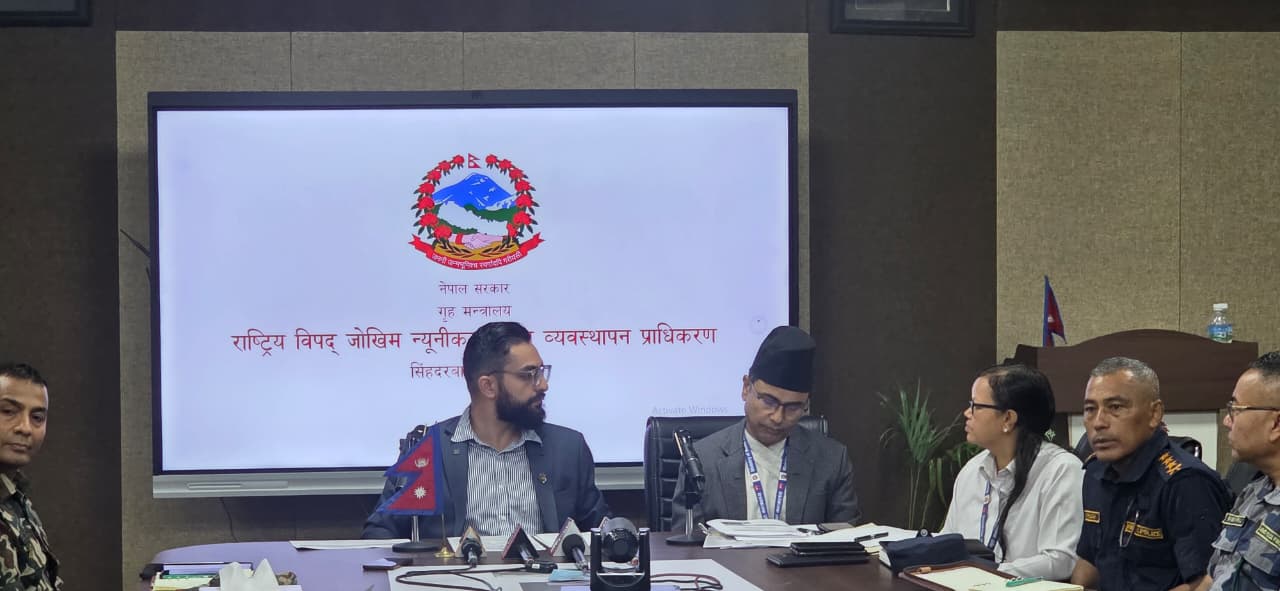 राज्यको सम्पूर्ण शक्ति नागरिकको जीवन रक्षा गर्न प्रभावित क्षेत्रमा खटिएको छः प्रवक्ता पोखरेल   