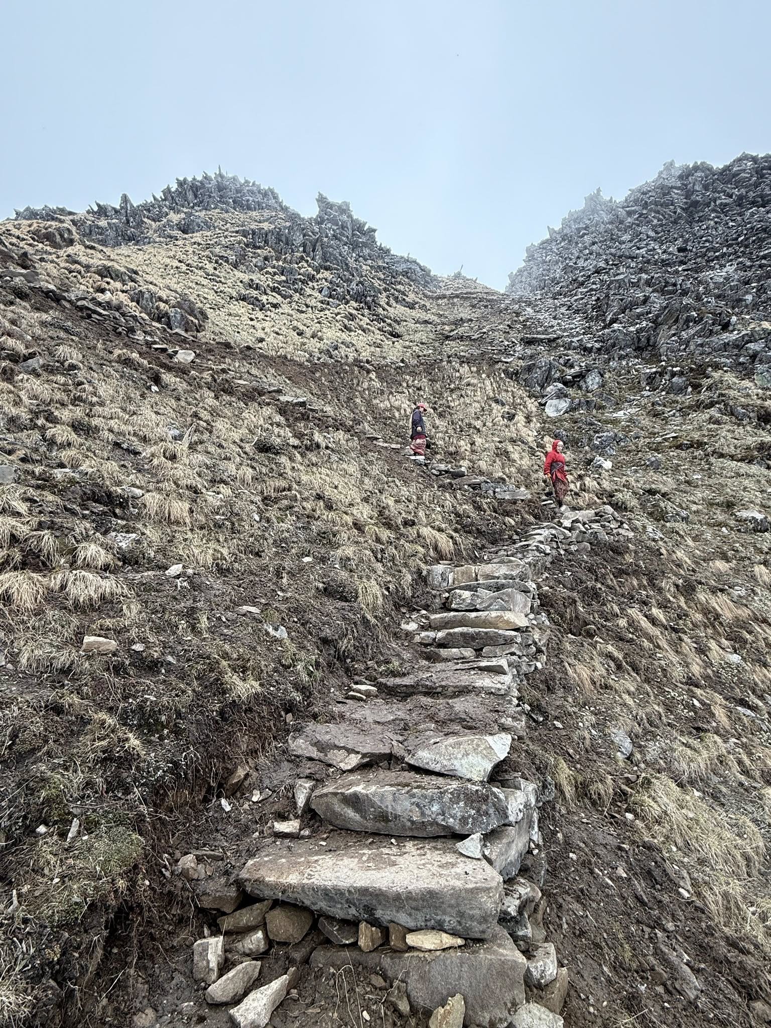 कठिन भूगोल छिचोल्दै पदमार्ग निर्माण   
