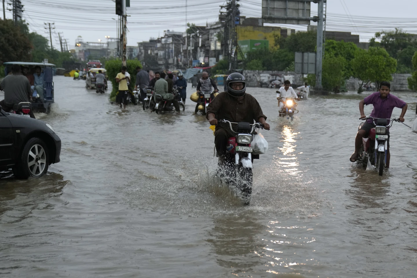 पाकिस्तानमा वर्षाका कारण १९ जनाको मृत्यु