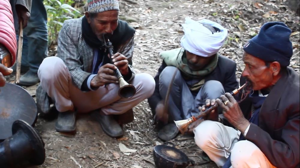 हराउँदै परम्परागत पञ्चेबाजा बजाउने चलन    